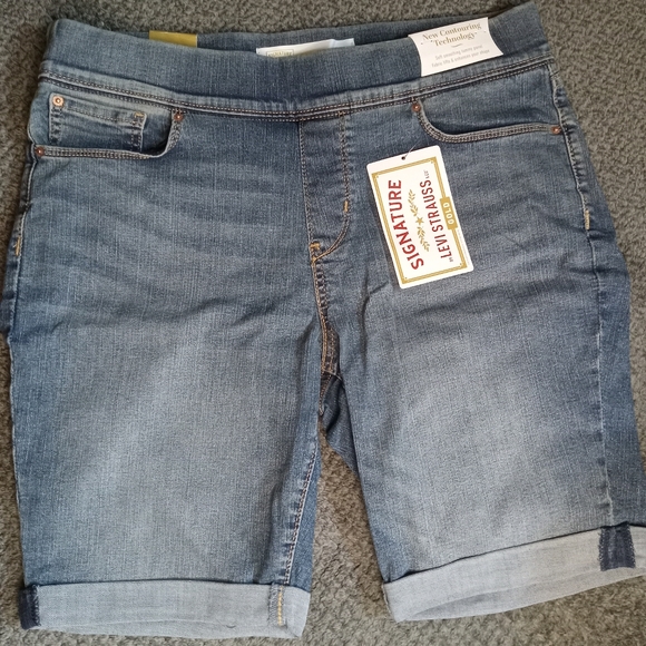 Signature by Levi Strauss Pants - Signature by Levi Strauss & Co Women's pull on Bermuda Shorts, 32